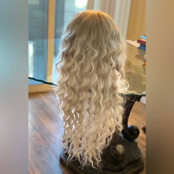 Other - New Platinum long blond wavy locks